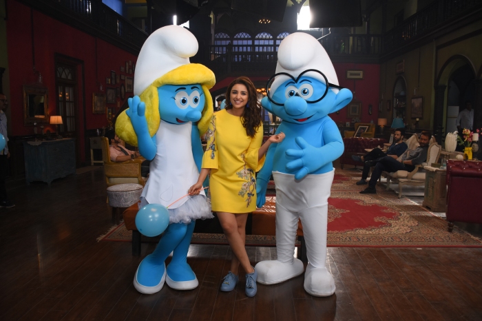 Smurfs_on_the_sets_of_Golmaal_again__3